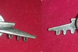 Spilla con sagoma aeroplano