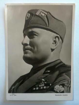 BENITO MUSSOLINI IN UNIFORME CON BUSTINA